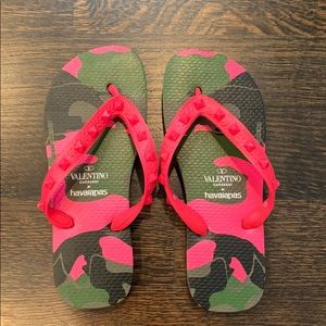 Valentino Garavani x Havaianas girls sandals
